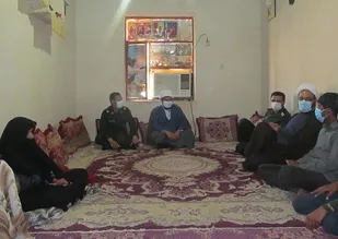 دیدارمسئول نمایندگی ولی فقیه درسپاه امام سجاد(ع)هرمزگان با خانواده شهیدحسن زارعی درسیریک