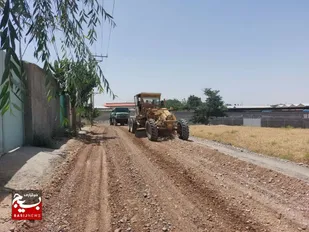 اجرای آسفالت مسیر روستاهای فریزی و اروند در حاشیه مشهد