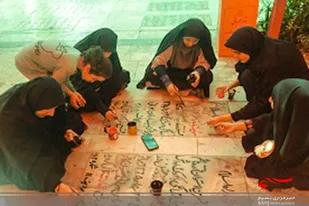 رنگ آمیزی قبور مطهر زنان شهید قم توسط دانش&zwnj;آموزان هنرستانی