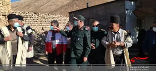 مردم سرزمین بختیاری حق زیادی گردن انقلاب دارند/ به نیابت از رهبر انقلاب در کنار مردم هستیم