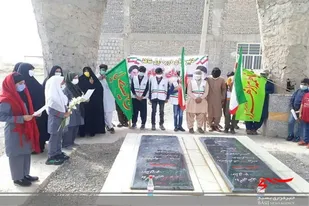 غبارروبی و عطرافشانی مزار شهداء گمنام  هیرمند به مناسبت سوم خرداد سالروز آزادسازی خرمشهر