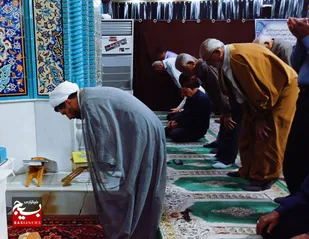 طنین نماز ماه ذی&zwnj;الحجه در مسجد با حضور مؤمنان