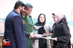 رونمایی از ۱۶ عنوان کتاب و تجلیل از نویسندگان و مؤلفان، در شهرستان فردیس/دشمن در جنگ روایت&zwnj;ها، حقایق را وارونه جلوه می دهد