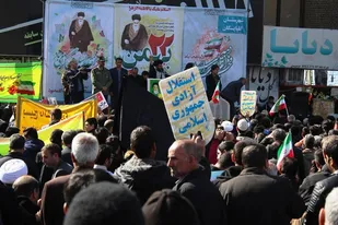 حل مشکلات اقتصادی با وعده های توخالی و برجامی میسر نیست/ ملت استوار و انقلابی  باقی خواهند ماند