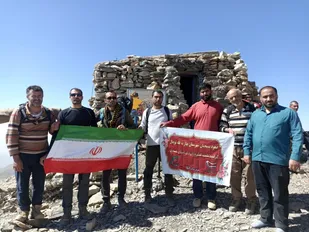 صعود کوهنوردان بسیج کارگری شهرستان بهار استان همدان به قله توچال گرامیداشت کنگره شهدای استان