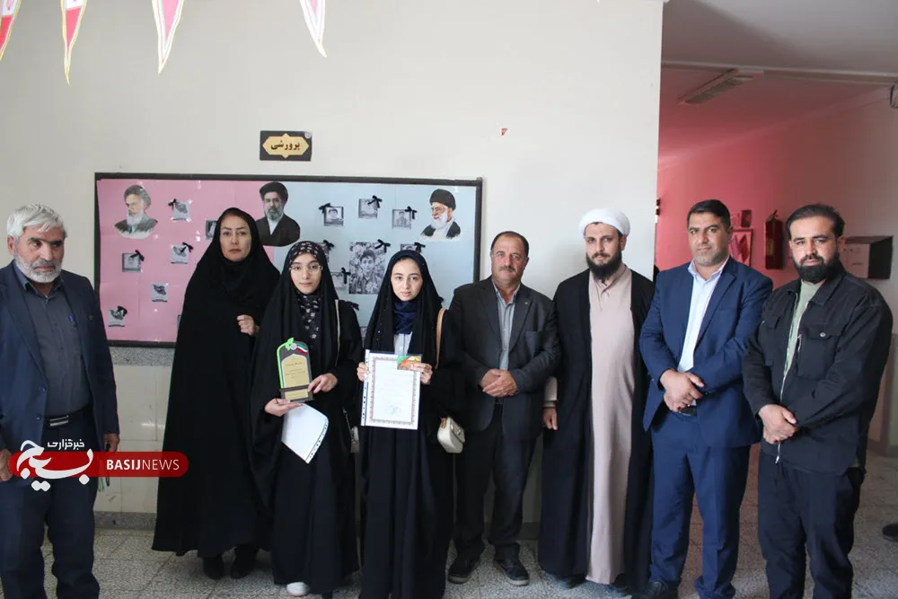 تجلیل از دو بانوی برتر کنکور سراسری در مهاجران
