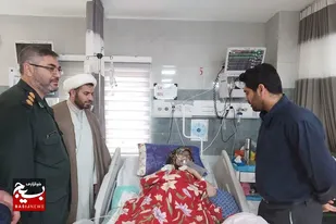 عیادت فرمانده و مسئول نمایندگی ولی فقیه سپاه اسدآباد از مادر شهیدان رستمی