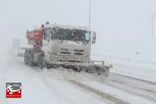 بارش برف و کولاک در محورهای همدان ادامه دارد