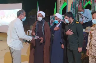 تجلیل از رزمندگان و خانواده های شهدای روستای بهمنی در میناب