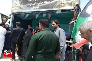 برپایی موکب توزیع شربت و شیرینی توسط گروه&zwnj;های جهادی حوزه مقاومت بسیج حضرت علی ابن ابی&zwnj;طالب