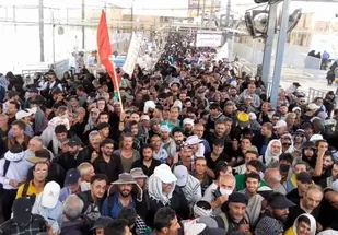 تازه&zwnj;ترین اخبار اربعین از مرز مهران| &zwnj;تردد &zwnj;۵۰۰ هزار زائر/ ثبت رکورد جدید تردد روزانه