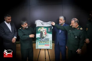رونمایی از پوستر سیزدهمین نمایشگاه ملي کتاب دفاع مقدس و مقاومت