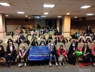 دختران کودک و نوجوان قمی به تماشای پسر دلفینی نشستند