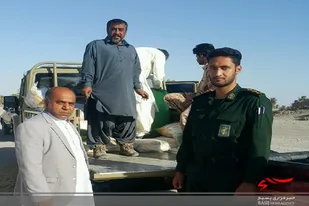 توزیع بسته حمایتی بین عشایر مرز نشین در مک سوخته شهرجالق