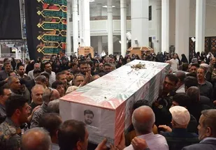 تشییع شهید والامقام استواریکم سجاد جوکار در حرم مطهر حضرت احمد بن موسی شاهچراغ برگزار شد