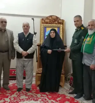 دیدار مسئولین سپاه با خانواده شهدای مدافع حرم خرمشهر