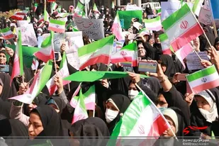 شکوه ایستادگی بانوان زیر پرچم عزت و هویت بخش ایران اسلامی