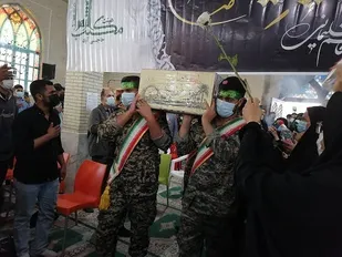 استقبال  پرشور از شهید گمنام در مسجد جامع شهرستان حاجی آباد