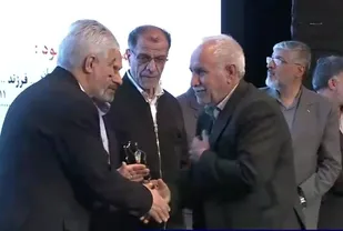 تقدیر از خانواده شهید روح&zwnj;الله عجمیان ورزشکار رشته تکواندو در مراسم برترین&zwnj;های ورزش ایران+ویدئو