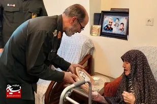 دیدار فرمانده سپاه عاشورا با خانواده شهیدان نوحه خوان و محمود هادی