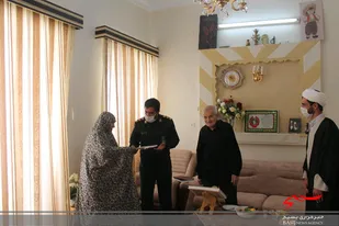 دیدار مسئول عقیدتی سیاسی سپاه ناحیه همدان با خانواده شهیدان &laquo;متقی&raquo; و &laquo;حسنی&raquo;