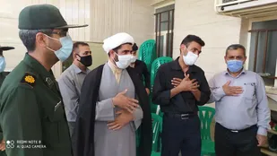 حضور پاسداران و بسیجیان اندیمشک در منزل شهید نظری