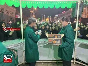 موکب حوزه بسیج آستان قدس رضوی در قم به زائران حضرت معصومه(س) خدمت&zwnj;رسانی کرد