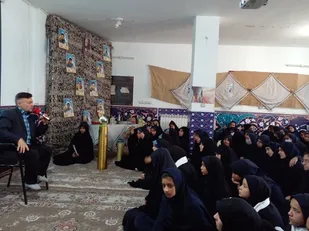 برگزاری یادواره شهدا در دبیرستان دخترانه لاله روستا آدریان شهرستان خمینی شهر