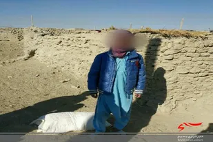 توزیع ۱۰۰ کیسه آرد به مناسبت ماه مبارک رمضان در بین نیازمندان شهرستان هیرمند