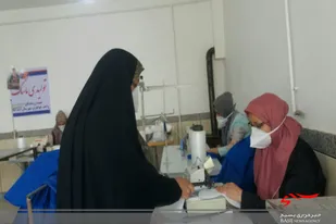 تولید ماسک توسط جهادگران گروه جهادی &laquo;ام ابیها&raquo; در اسدآباد