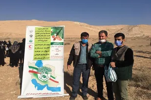 کاشت درخت به نام شهدا در آرادان