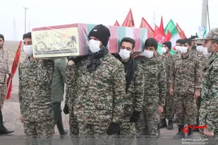 مراسم تشییع و خاکسپاری پیکر شهید گمنام در پادگان شهدای ۱۹ دی قم از به روایت تصویر