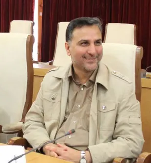 رییس جمهور از مواضع پرهزینه برای نظام دست بردارد