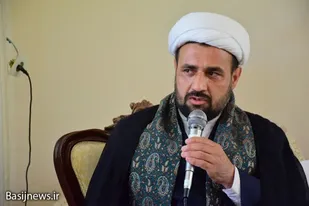 تمام هجمه&zwnj;های دشمن برای سست کردن جایگاه خانواده است