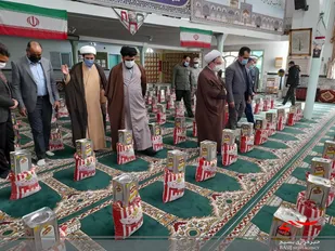 توزیع۳۰۰ بسته غذایی در مسجد صاحب الزمان(عج) شهر آشخانه