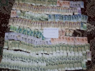 جمع اوری کمک های نقدی مومنانه/ کمک در چیدن گل گاوزبان در یکی از روستاهای شهرستان تفت