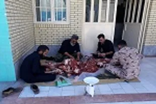 توزیع گوشت گرم بین نیازمندان زاهدانی