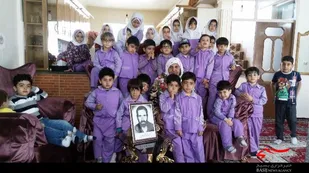دیدار نونهالان مهد قرآنی ریحانه همدان با خانواده شهید&laquo;حمدالله روحی&raquo;