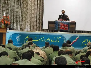 اعتماد به دشمن از صفات منافقین است/ ناامیدی گام اول شکست انسان و جامعه است