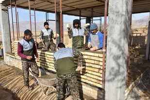 سپاه شهرستان بجنورد ۶۰ واحد مسکونی مناطق زلزله زده خراسان شمالی را بازسازی می کند.