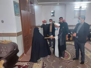 دیدار مسئولین بخش مرکزی شاهرود با خانواده شهدا+تصاویر