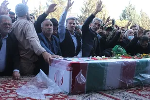 پیکر شهید عجمیان با حضور گسترده البرزی ها در کرج تشییع و تدفین شد