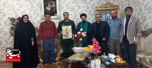 خاطره&zwnj;گویی و ادای احترام به خانواده شهدا