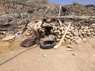 سمپاشی جایگاه دام روستایی و عشایر در شهرستان خاتم