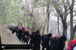 صعود بسیجیان خواهر سراسرکشوربه قله توچال به مناسبت&zwnj;هفته دفاع مقدس