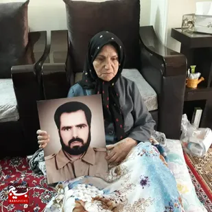 دیدار بسیجیان حوزه ۱۲۲ از خانواده شهید دفاع مقدس دهقان بنادکی+تصاویر