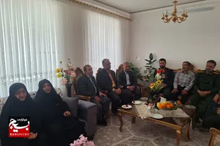 دیدار مدیر آموزش و پرورش دامغان با خانواده شهید علی&zwnj;نژاد در این شهرستان