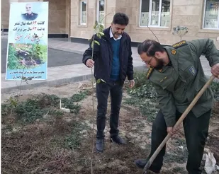 کاشت 63 نهال به نیت شهید سلیمانی  در محوطه ساختمان جدید سپاه ناحیه ری