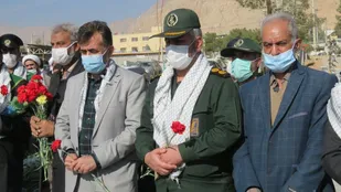غبارروبی و عطر افشانی مزار مطهر شهدای امامزاده سید محمد خمینی شهر
