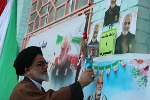 نواخته شدن زنگ مقاومت و بصیرت به یاد سردار شهید قاسم سلیمانی در دبیرستان بنت الهدی دهلران